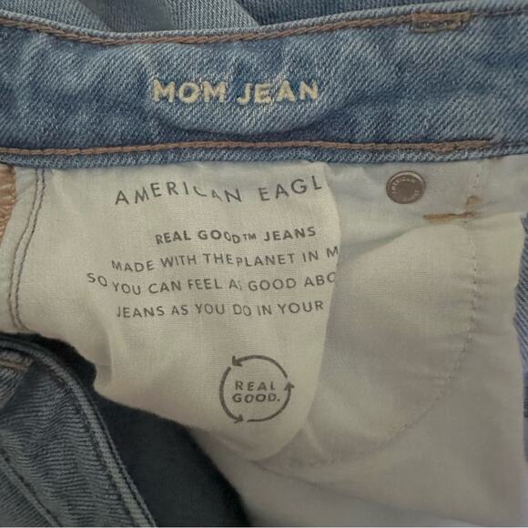 American Eagle Jean Light Wash High Rise Distressed Ankle Mom Jeans Size 0 Short - Picture 6 of 13